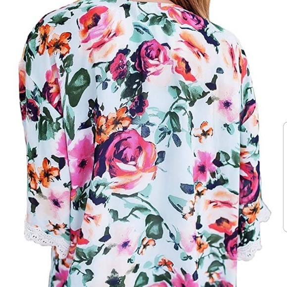 Lace edged floral kimono - Picture 5 of 6